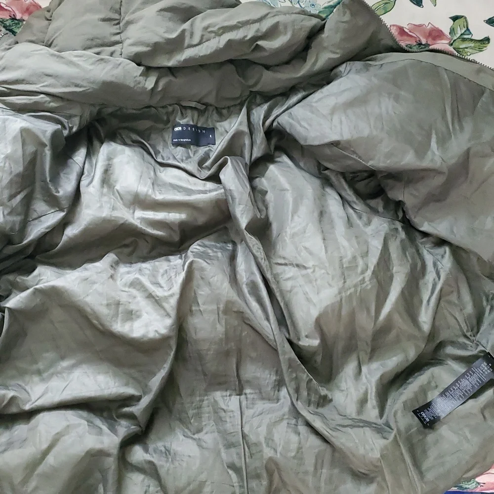 ASOS Design Olive Green Puffer Jacket. Medium.